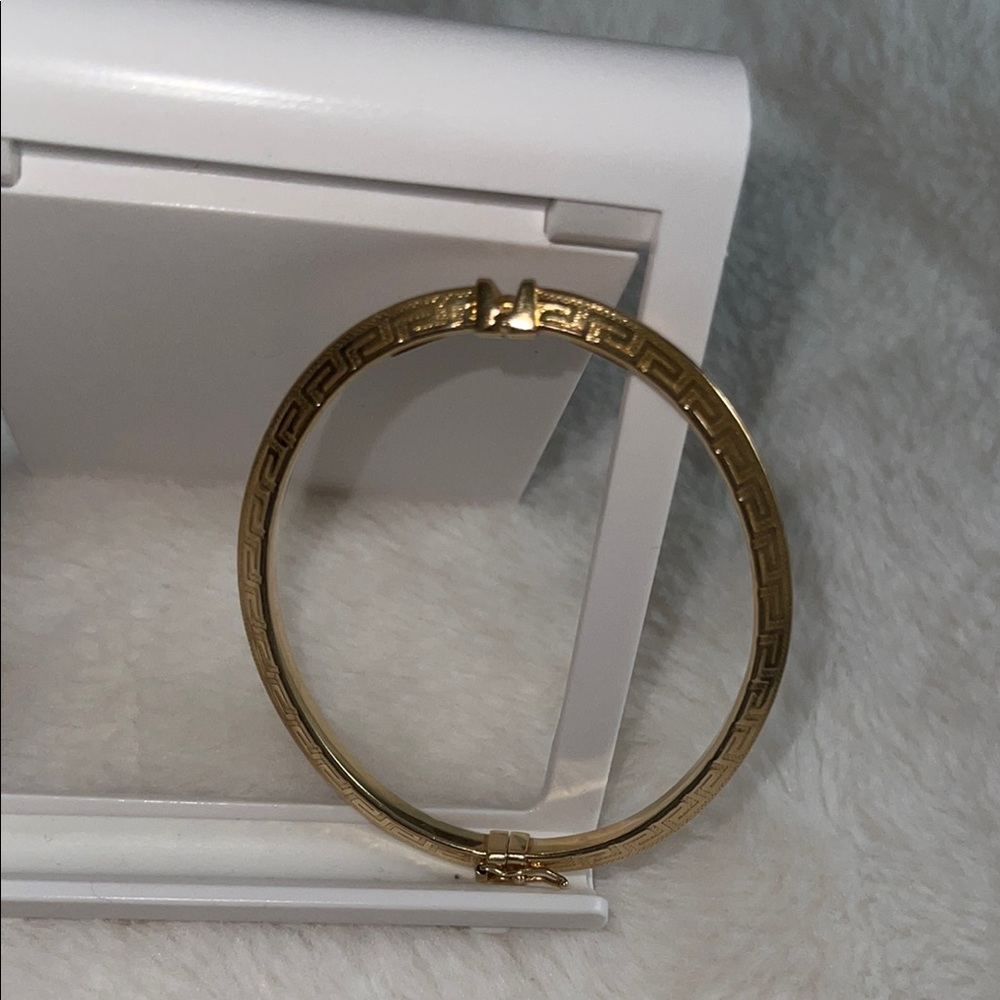 Classic Gold Patterned Bracelet